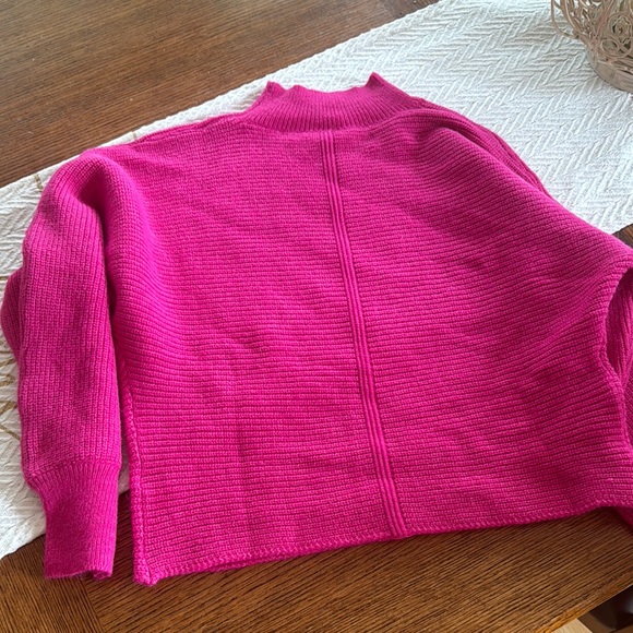 New long sleeve  Pink Sweater - Picture 2 of 4